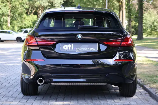 BMW 1 Series view 4