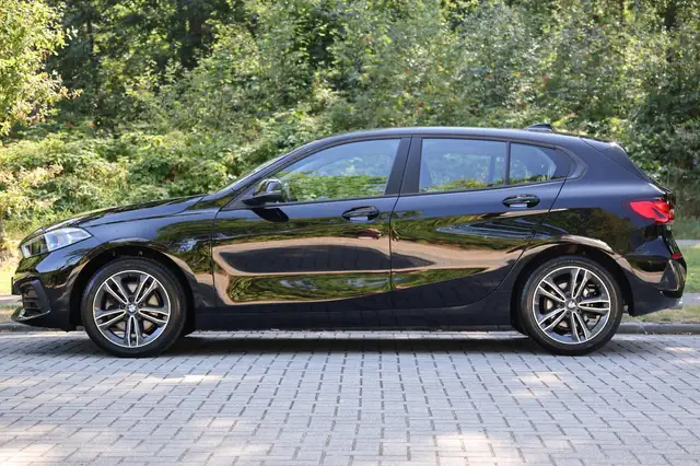 BMW 1 Series view 2