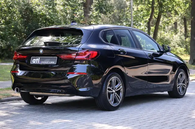 BMW 1 Series view 6