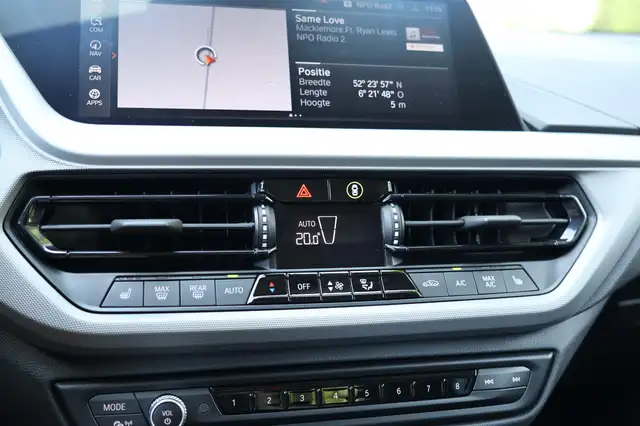 BMW 1 Series view 30
