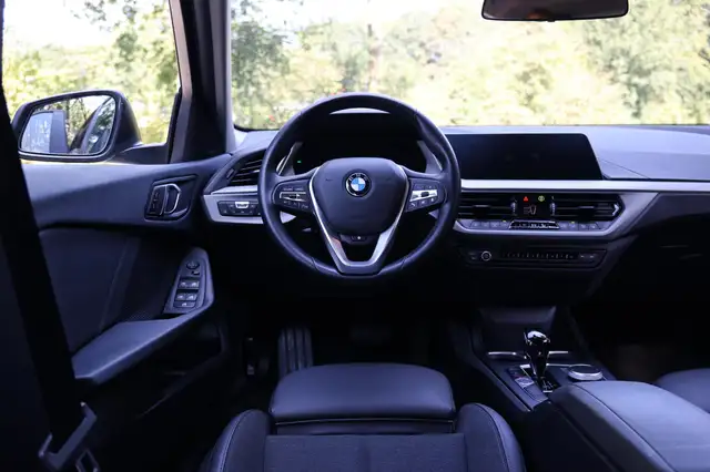 BMW 1 Series view 17