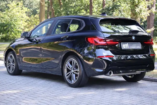 BMW 1 Series view 3