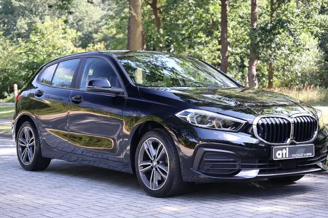 BMW 1 Series view 8