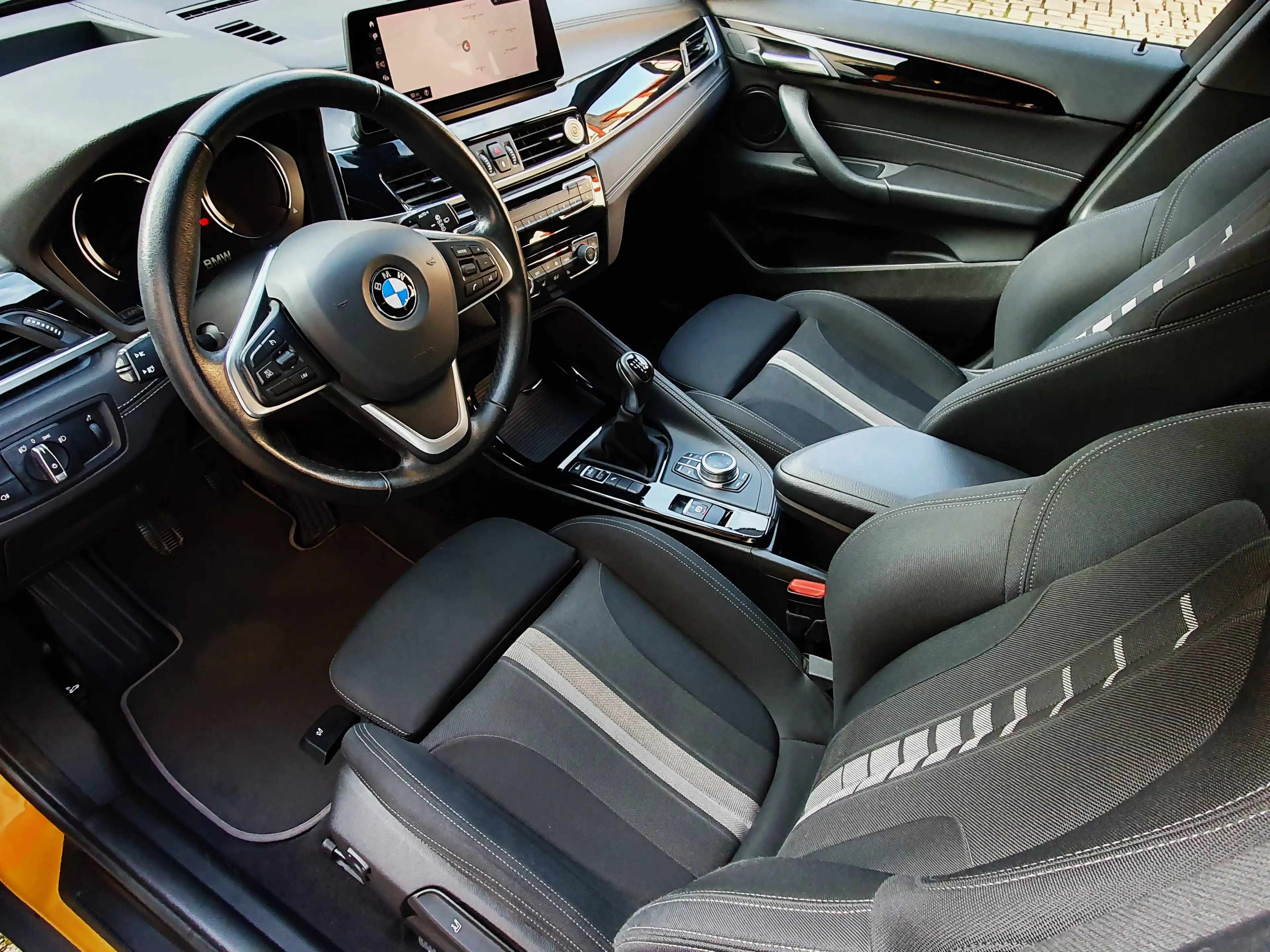 BMW X2 18d Advantage Plus HUD+ — photo 3