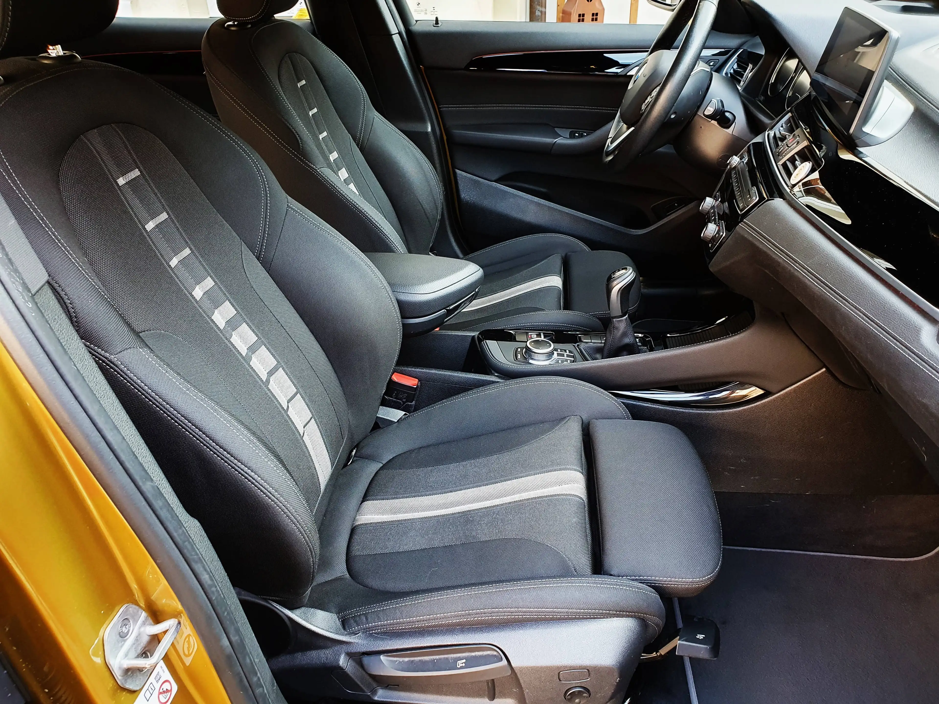 BMW X2 18d Advantage Plus HUD+ — photo 10