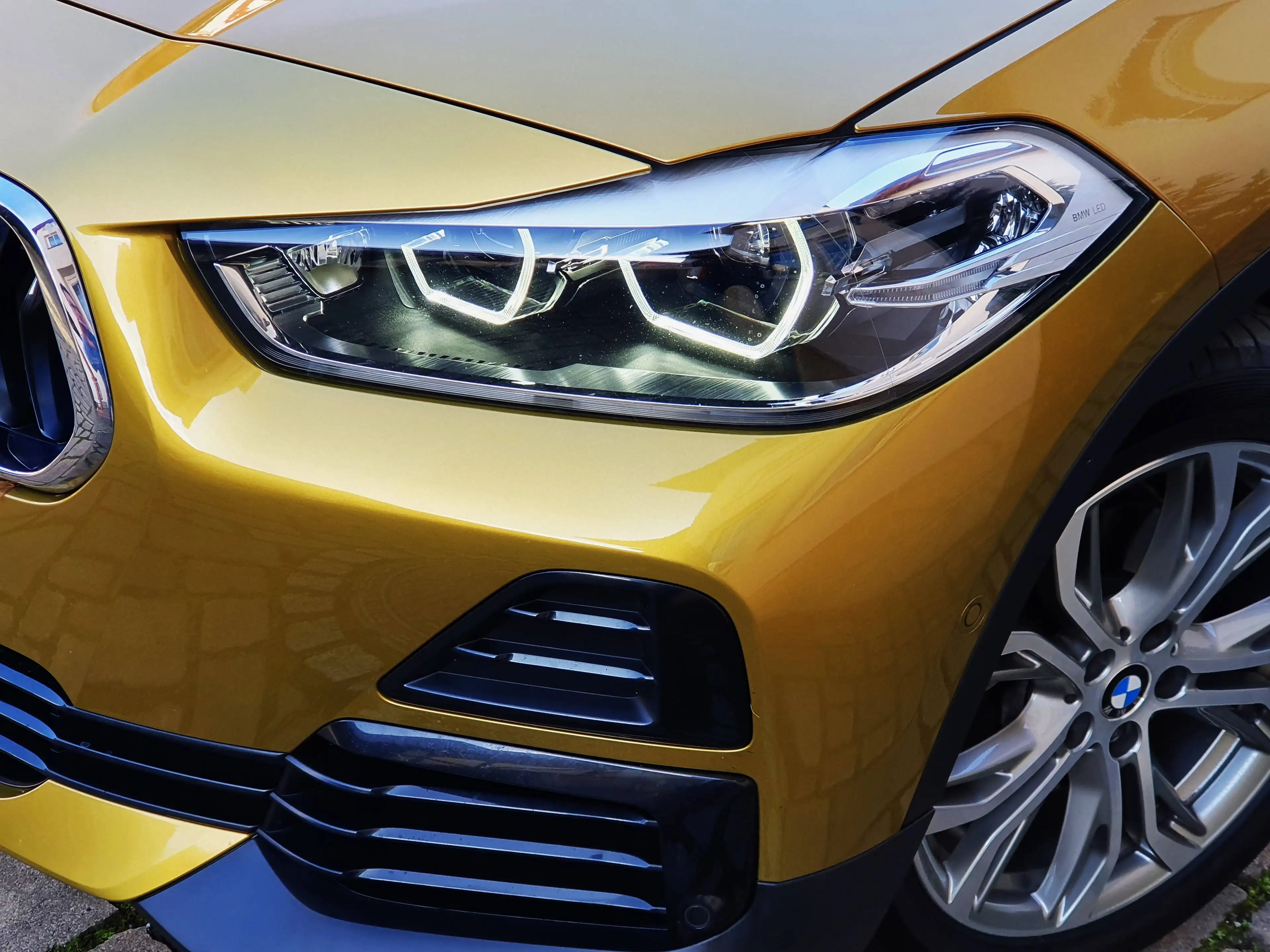 BMW X2 18d Advantage Plus HUD+ — photo 9