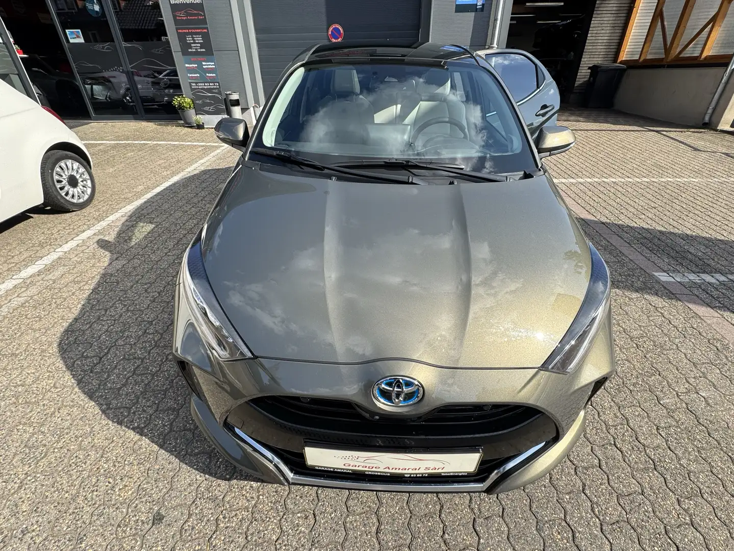 Toyota Yaris HYBRID Vert - 2