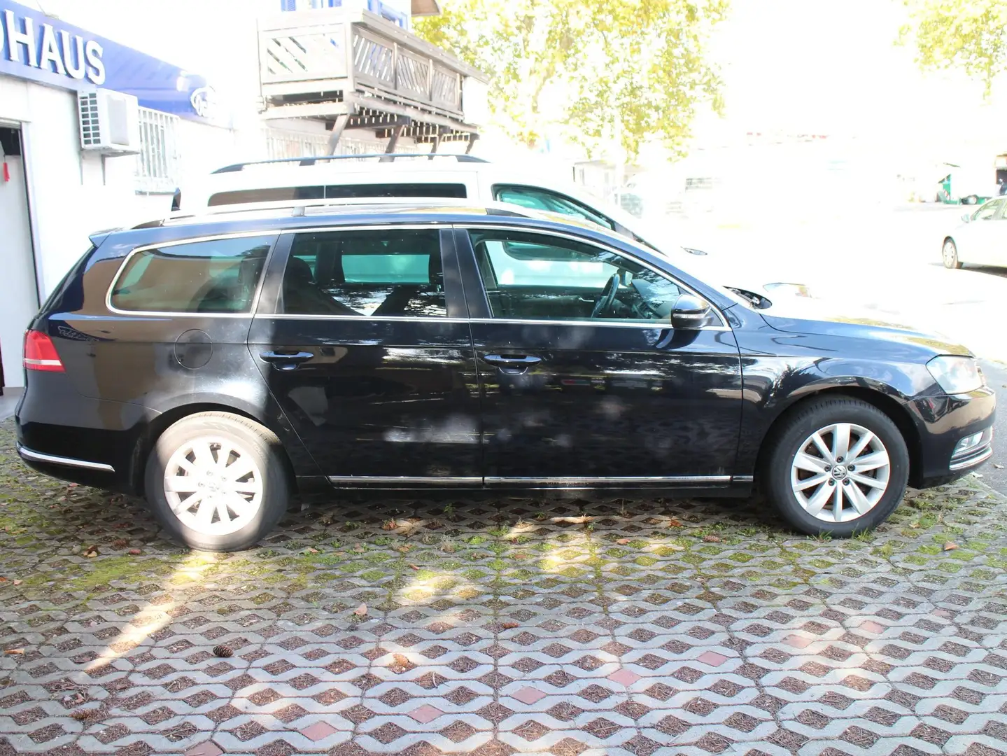 Volkswagen Passat Variant 2.0 TDI BMT/Navi/CD/SHZ/AHK/PDC/Multi/elFH/Alu Schwarz - 2