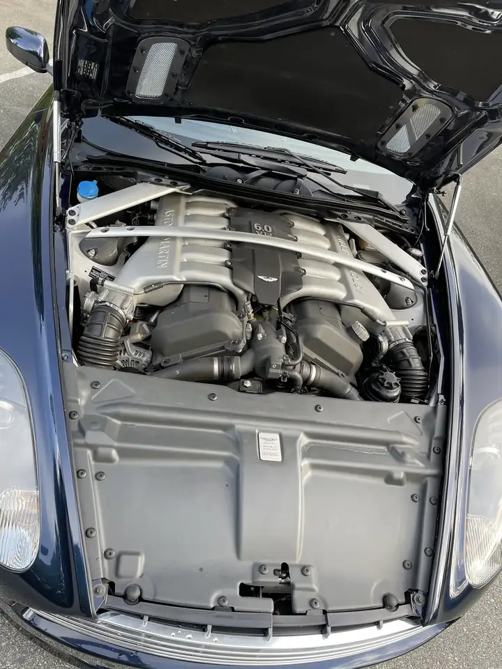 Aston Martin DB9 снимка Aston Martin DB9