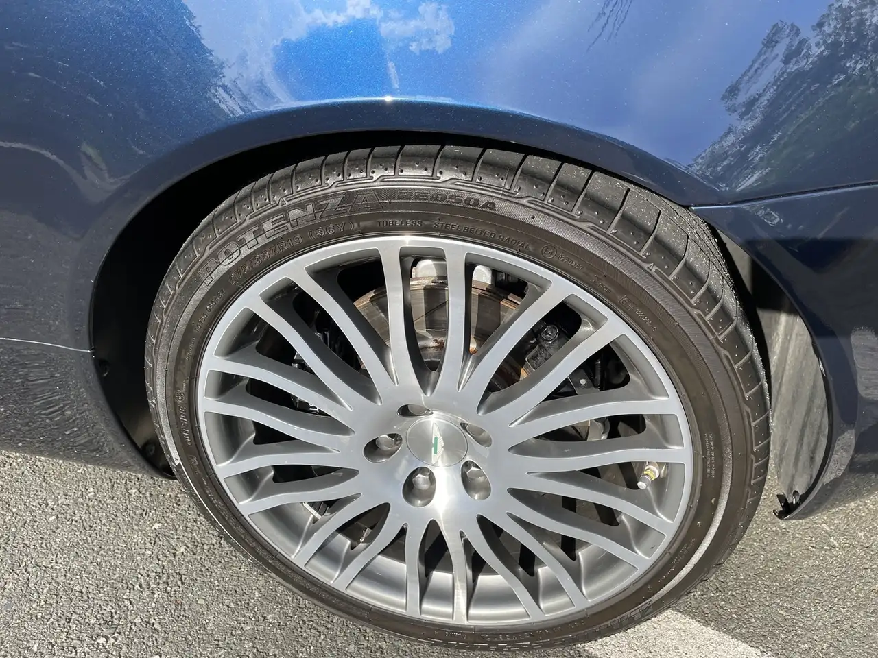 Aston Martin DB9 снимка Aston Martin DB9