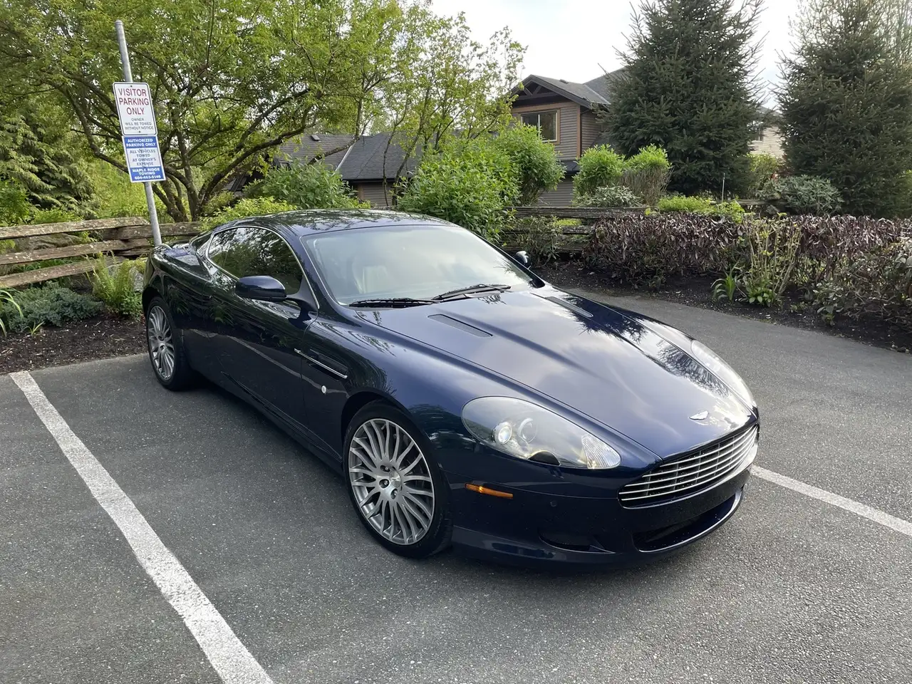 Aston Martin DB9 снимка Aston Martin DB9