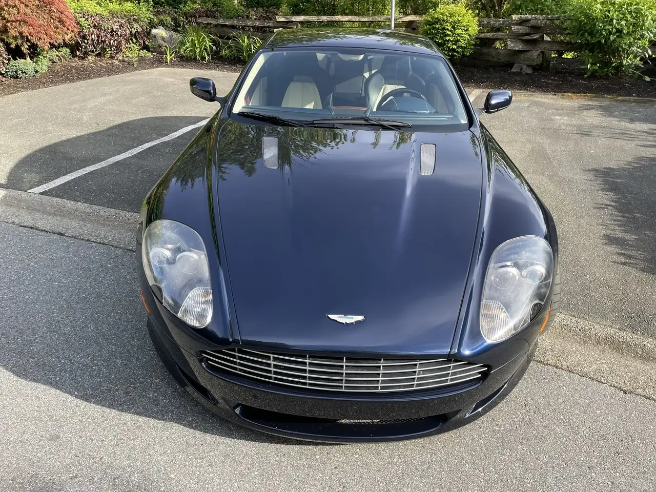 Aston Martin DB9 снимка Aston Martin DB9