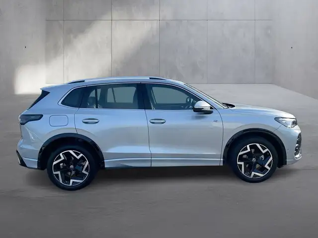 Volkswagen Tiguan view 6