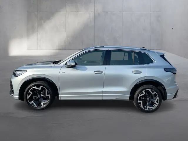 Volkswagen Tiguan view 2
