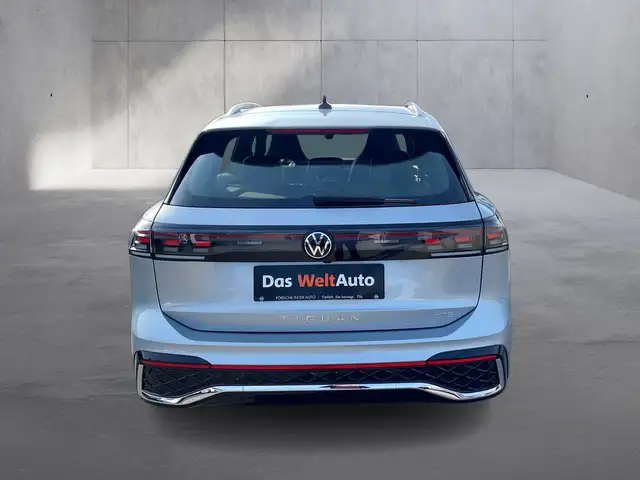 Volkswagen Tiguan view 4