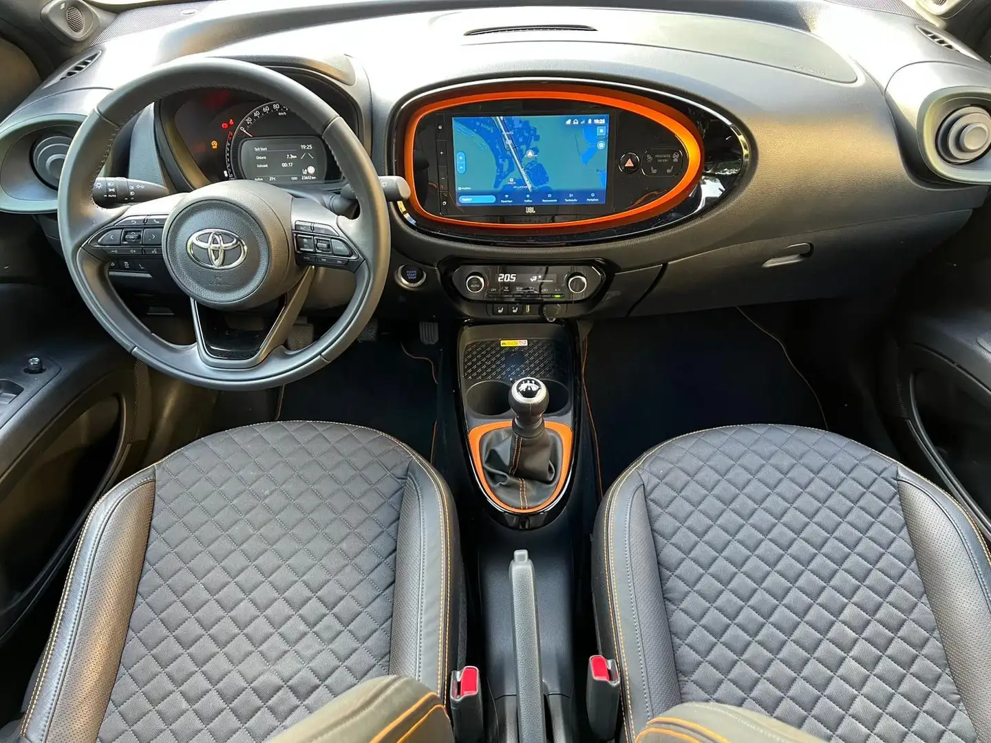 Toyota Aygo X Limited Vert - 2