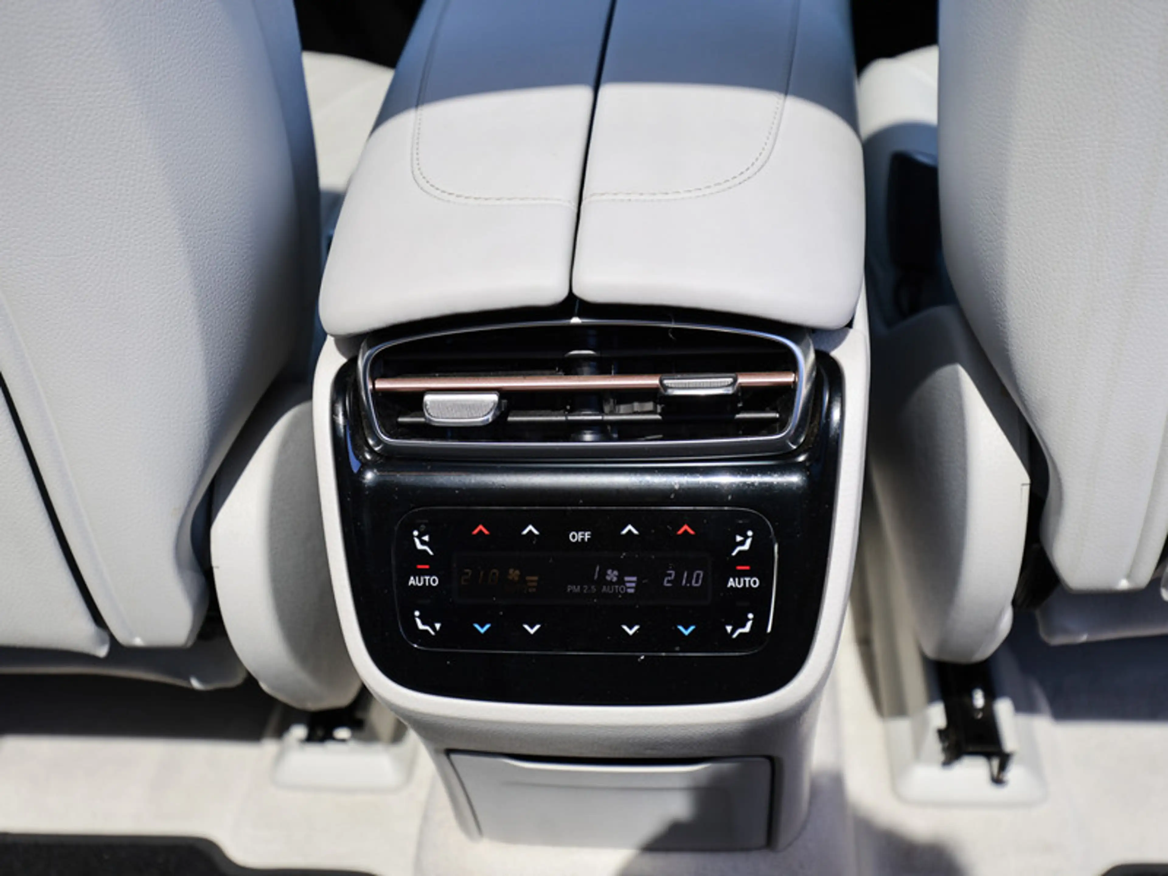 Mercedes-Benz EQS SUV ElectricArt/Hyper/Pano/Sitzklima/TV — photo 12