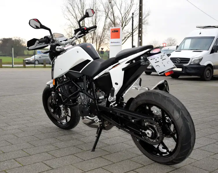 KTM 690 Duke - foto 4