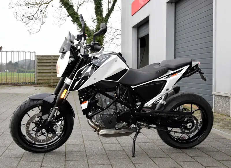 KTM 690 Duke - foto 3