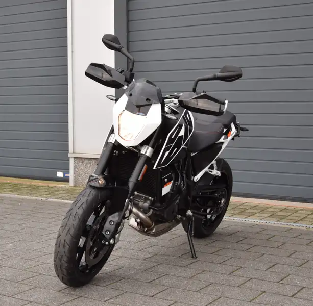 KTM 690 Duke - foto 2