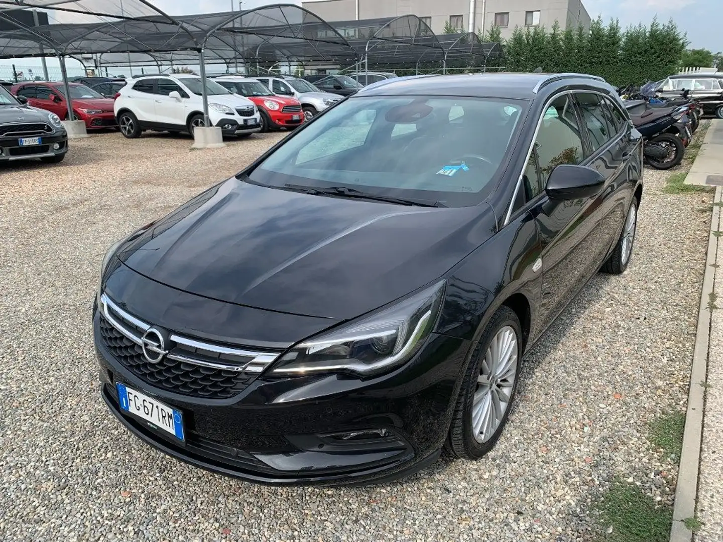 Opel Astra 1.6 CDTi 110CV Start&Stop Sports Tourer Innovation Nero - 1