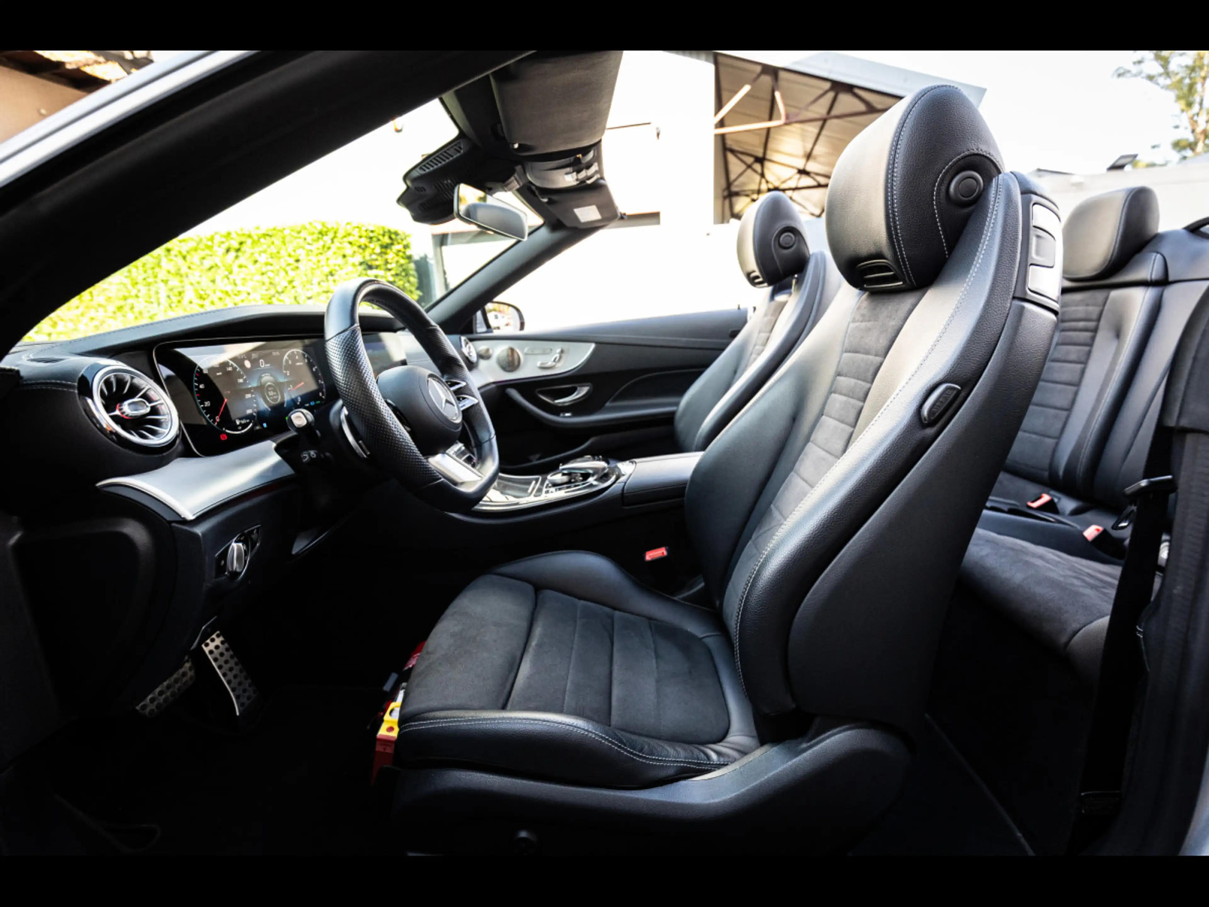 Mercedes-Benz E 300 CABRIOLET AMG-LINE°AIRSCARF°AIRCAP°BURM°360°HUD — photo 10