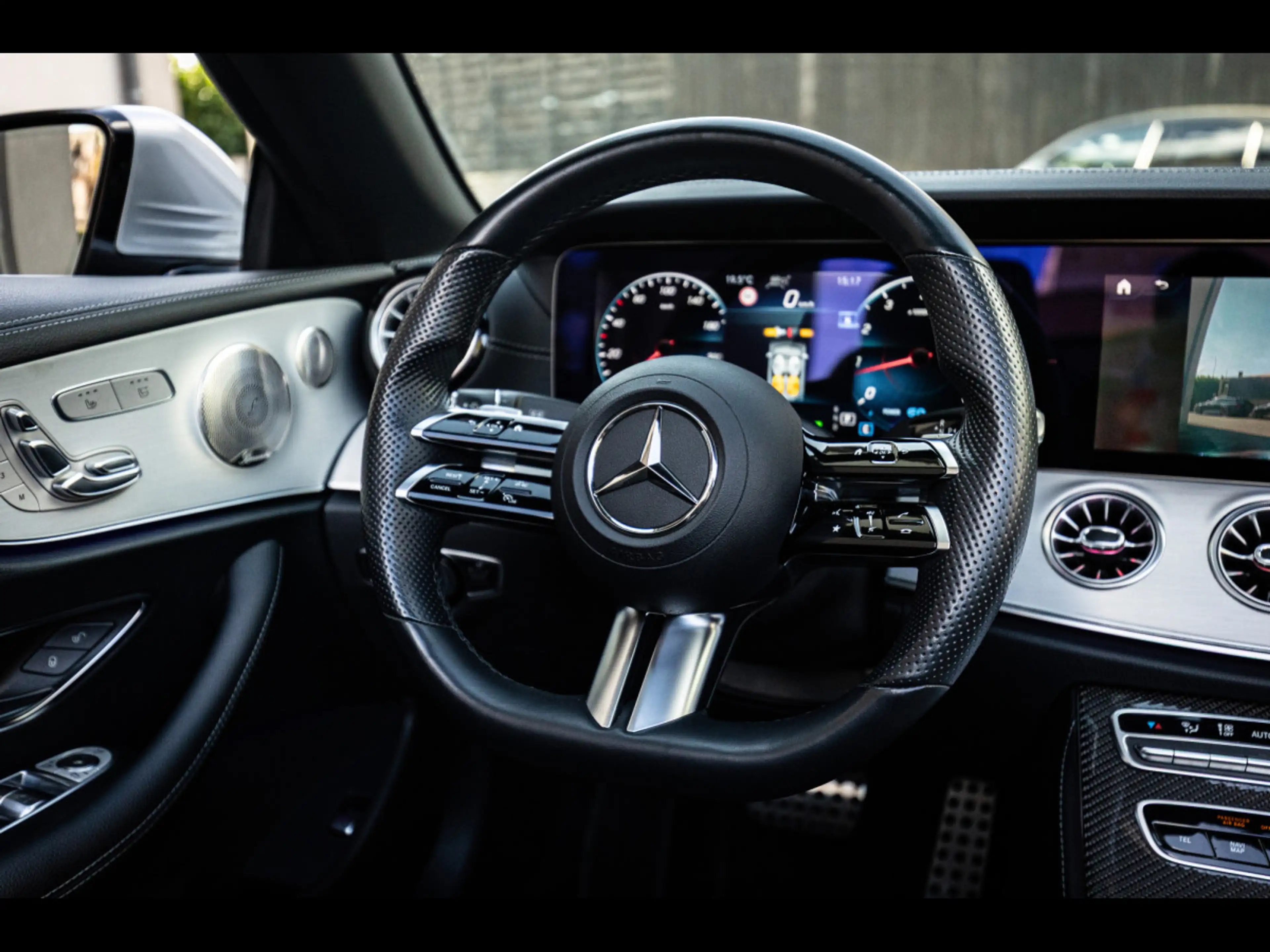 Mercedes-Benz E 300 CABRIOLET AMG-LINE°AIRSCARF°AIRCAP°BURM°360°HUD — photo 11
