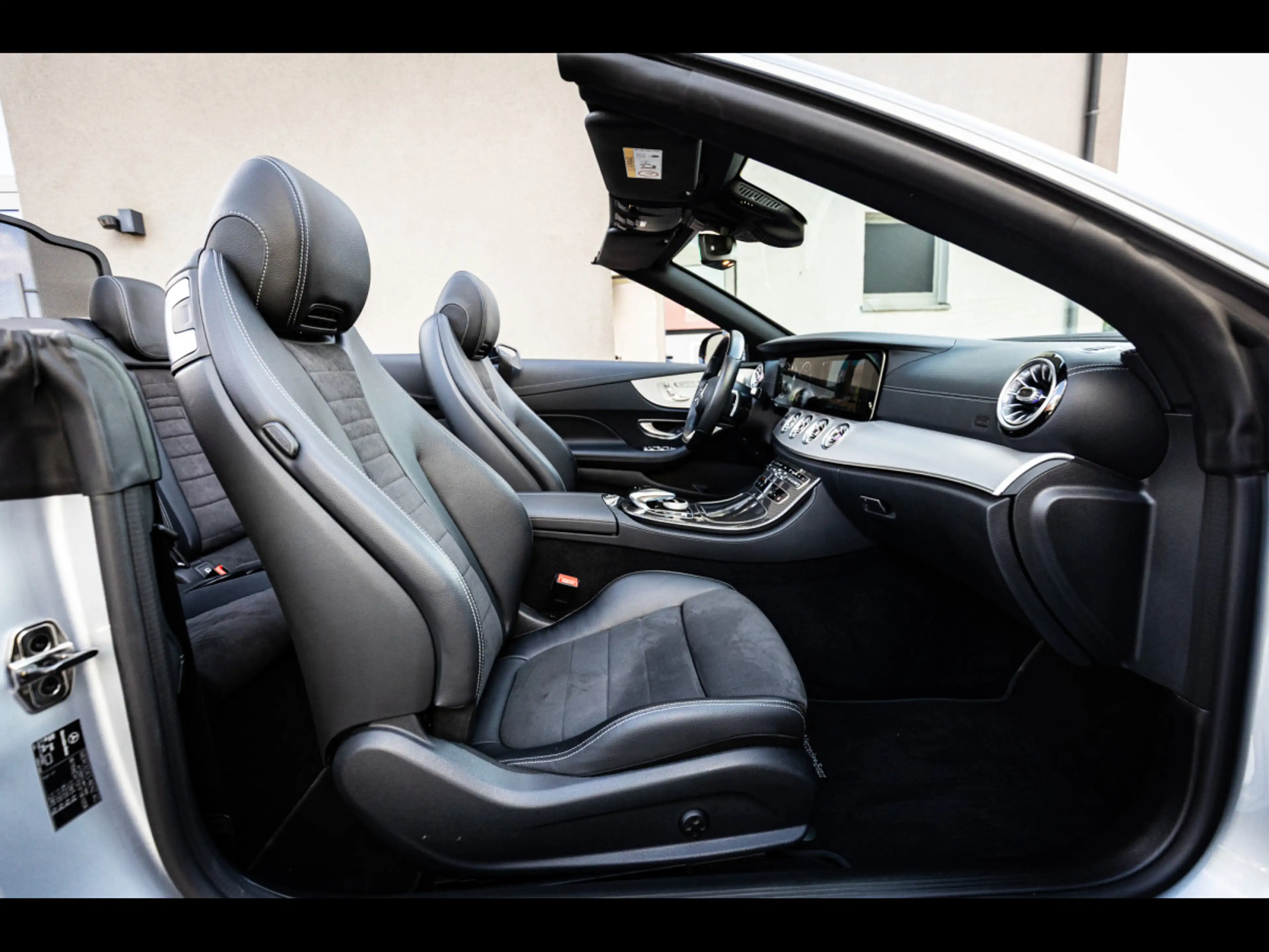 Mercedes-Benz E 300 CABRIOLET AMG-LINE°AIRSCARF°AIRCAP°BURM°360°HUD — photo 14