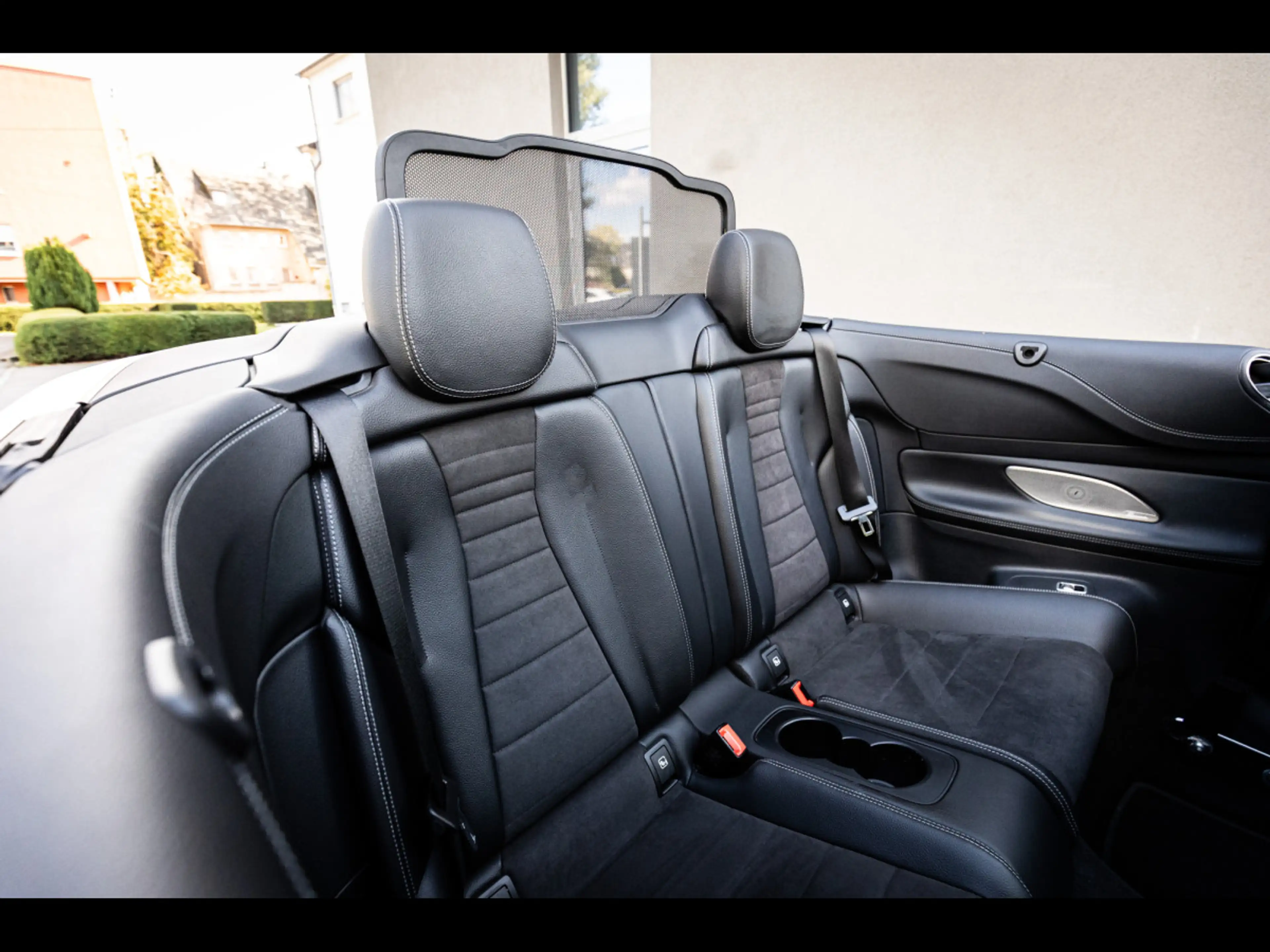 Mercedes-Benz E 300 CABRIOLET AMG-LINE°AIRSCARF°AIRCAP°BURM°360°HUD — photo 15