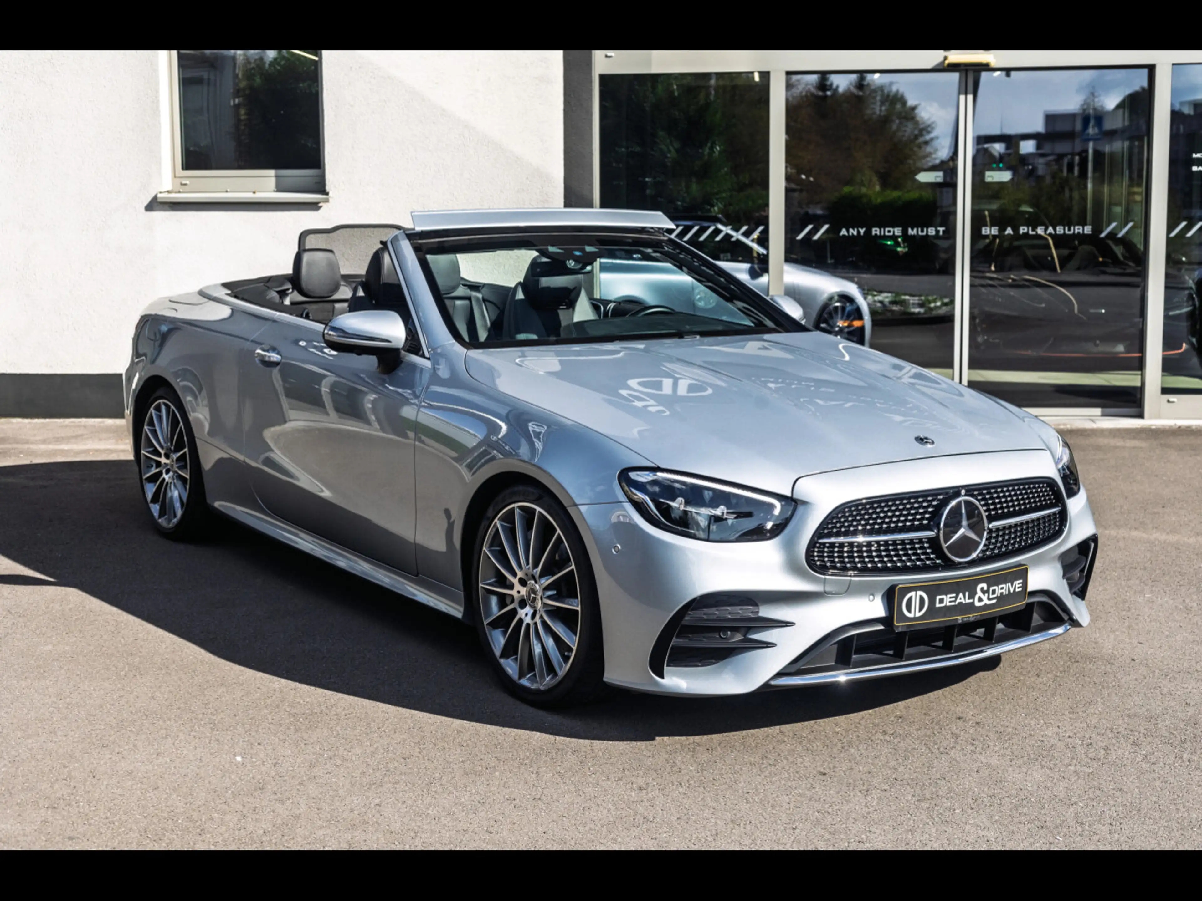 Mercedes-Benz E 300 CABRIOLET AMG-LINE°AIRSCARF°AIRCAP°BURM°360°HUD — photo 6