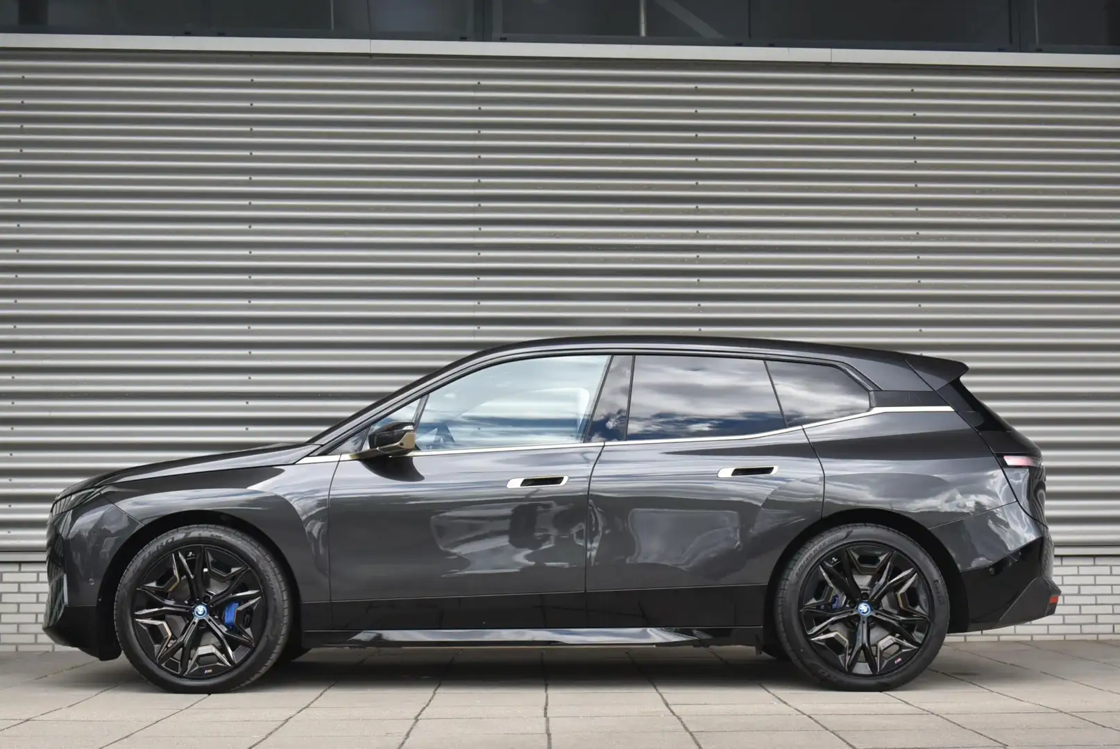 BMW iX xDrive50 High Executive / M Sport / Driving Assist Grijs - 2