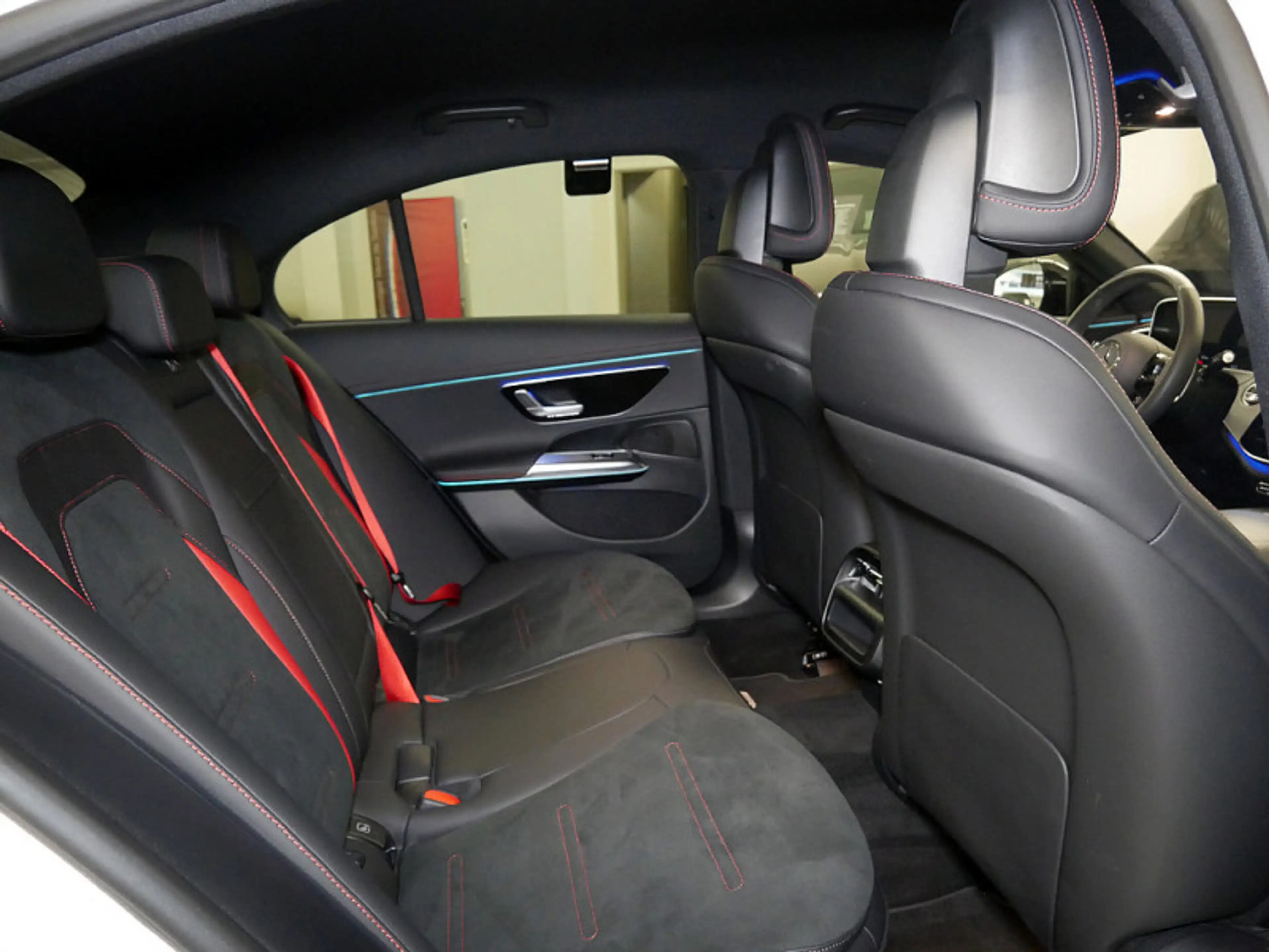 Mercedes-Benz E 53 AMG Hybrid 4M+ , AMG NIGHT MEMO 360 DISTR — photo 9