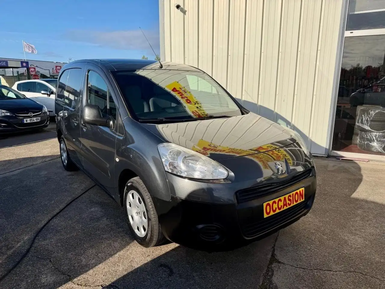 Peugeot Partner 1.6 HDI 92CH / DISTRIBUTION NEUVE / PAS 