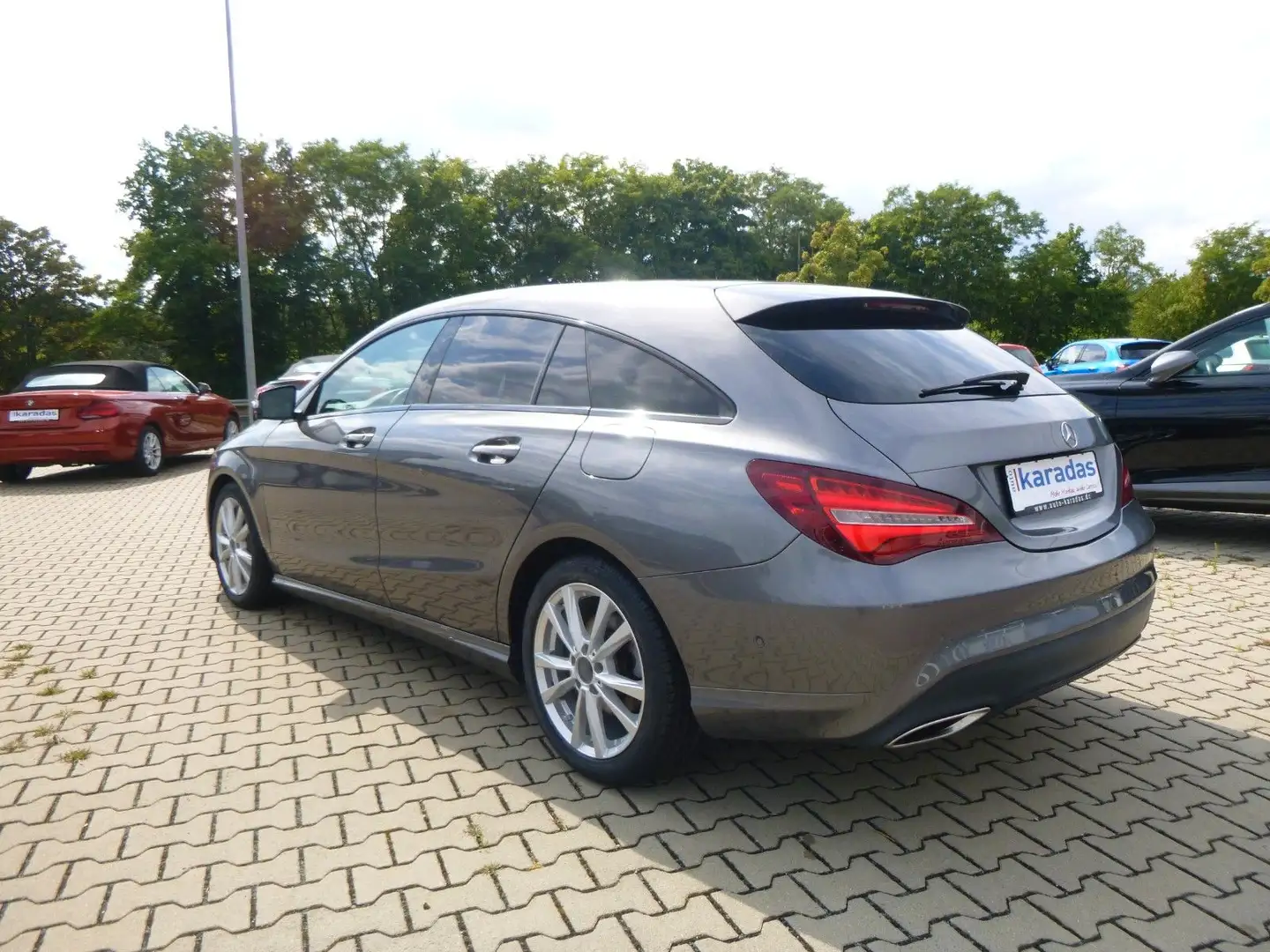 Mercedes-Benz CLA 180 Shooting Brake UrbanNight/LED/NAV/KAM Gris - 2