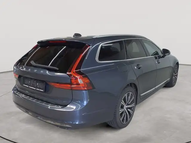 Volvo V90 view 4