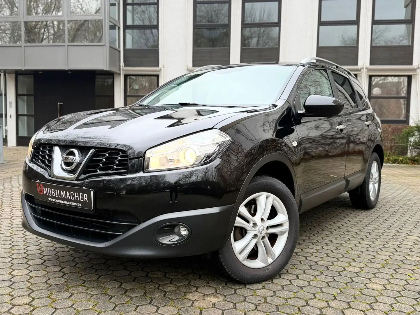 Nissan Qashqai +2 Acenta*7 Sitzer*Navi*Kamera*Panaroma* Černá - 1