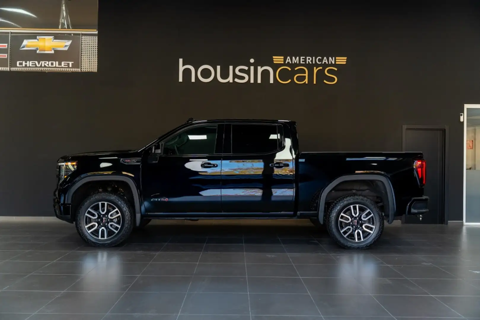 GMC Sierra AT4X 6.2L V8 Schwarz - 2