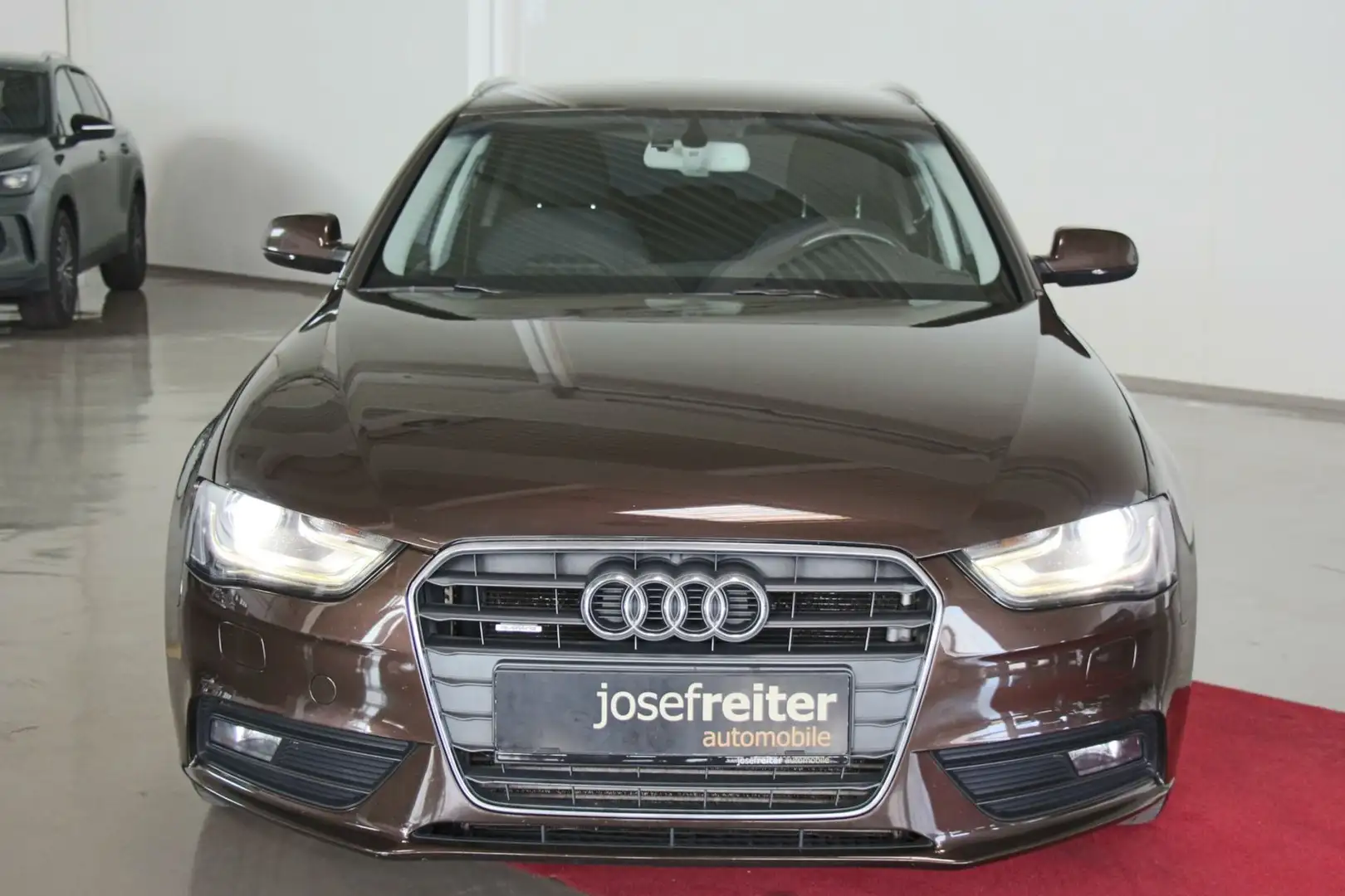 Audi A4 Avant 2.0 TDI quattro AHK/NAVI/XENON Braun - 2