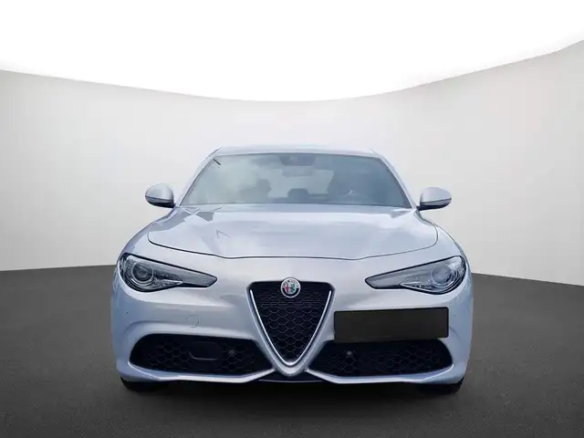 Alfa Romeo Giulia view 3