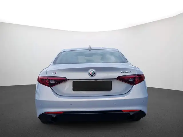 Alfa Romeo Giulia view 4