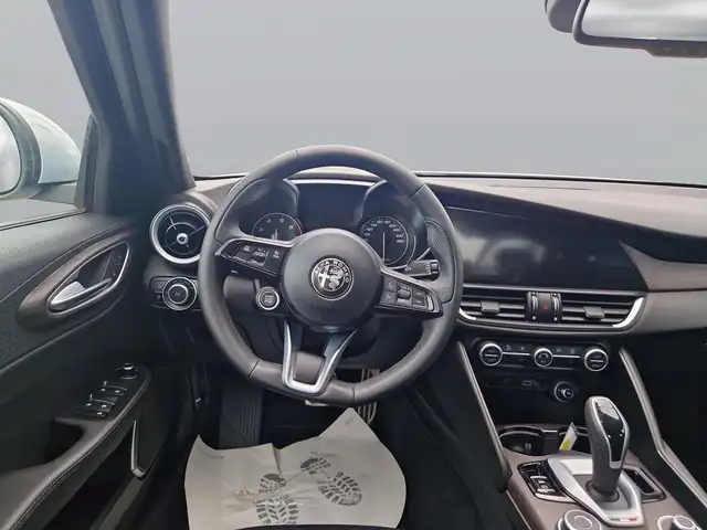 Alfa Romeo Giulia view 13