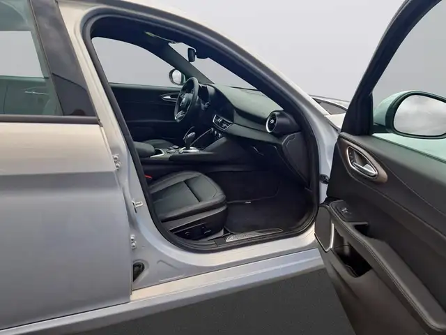 Alfa Romeo Giulia view 11