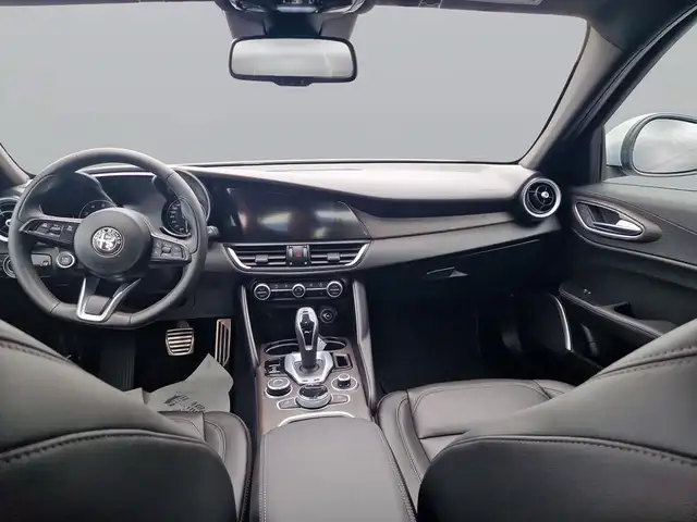 Alfa Romeo Giulia view 10