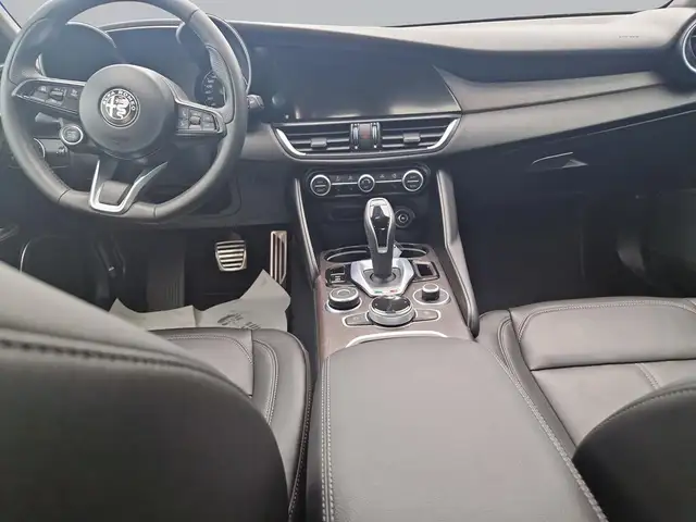 Alfa Romeo Giulia view 12