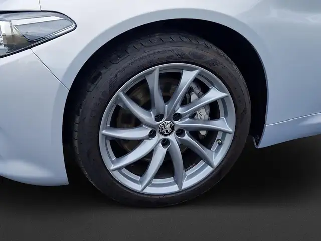 Alfa Romeo Giulia view 8