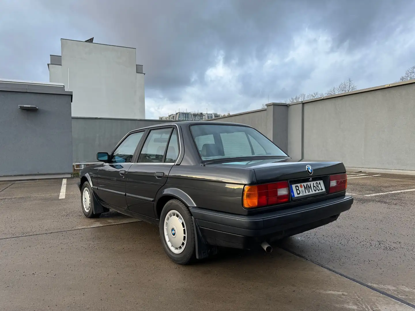 BMW 318 318i Gris - 2