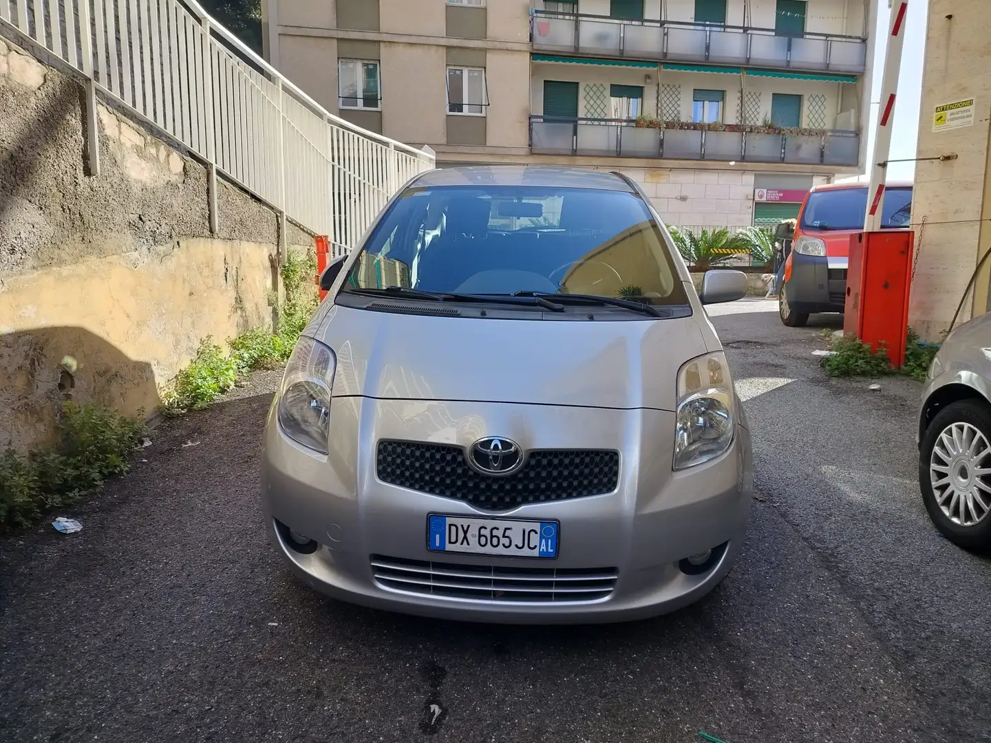 Toyota Yaris Yaris II 2005 3p 1.3 Sol Argento - 1