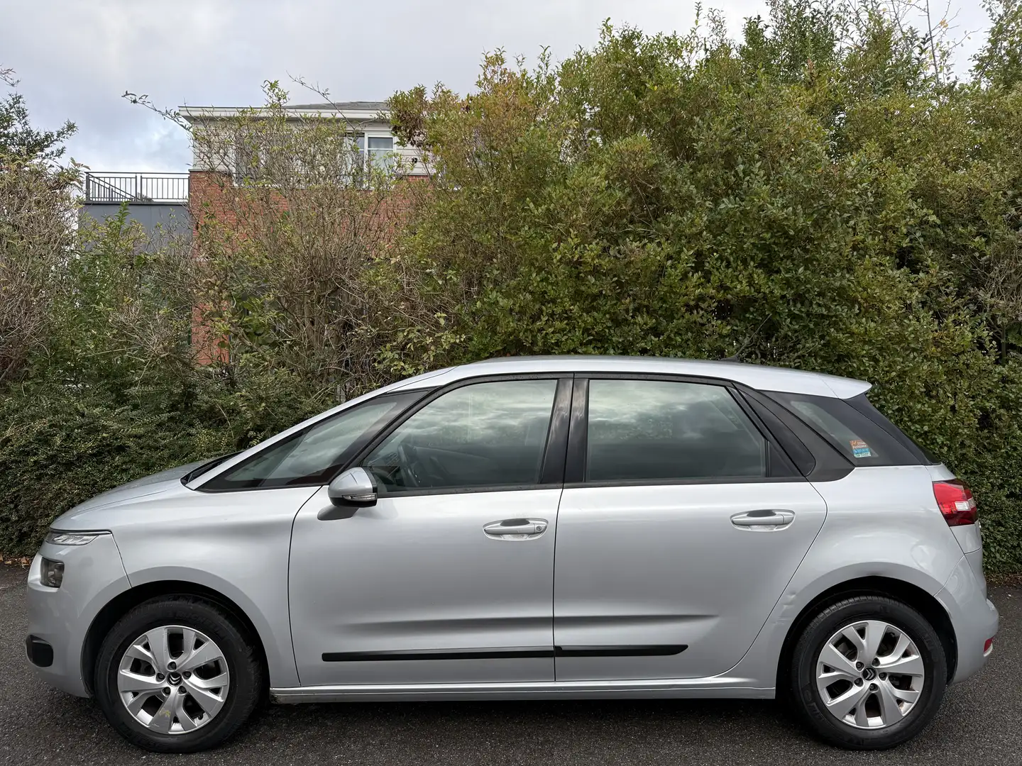 Citroen C4 Picasso 1.6 BlueHDi+NAVI+AIRCO+CARNET+JANTES+EURO 5B Grijs - 2