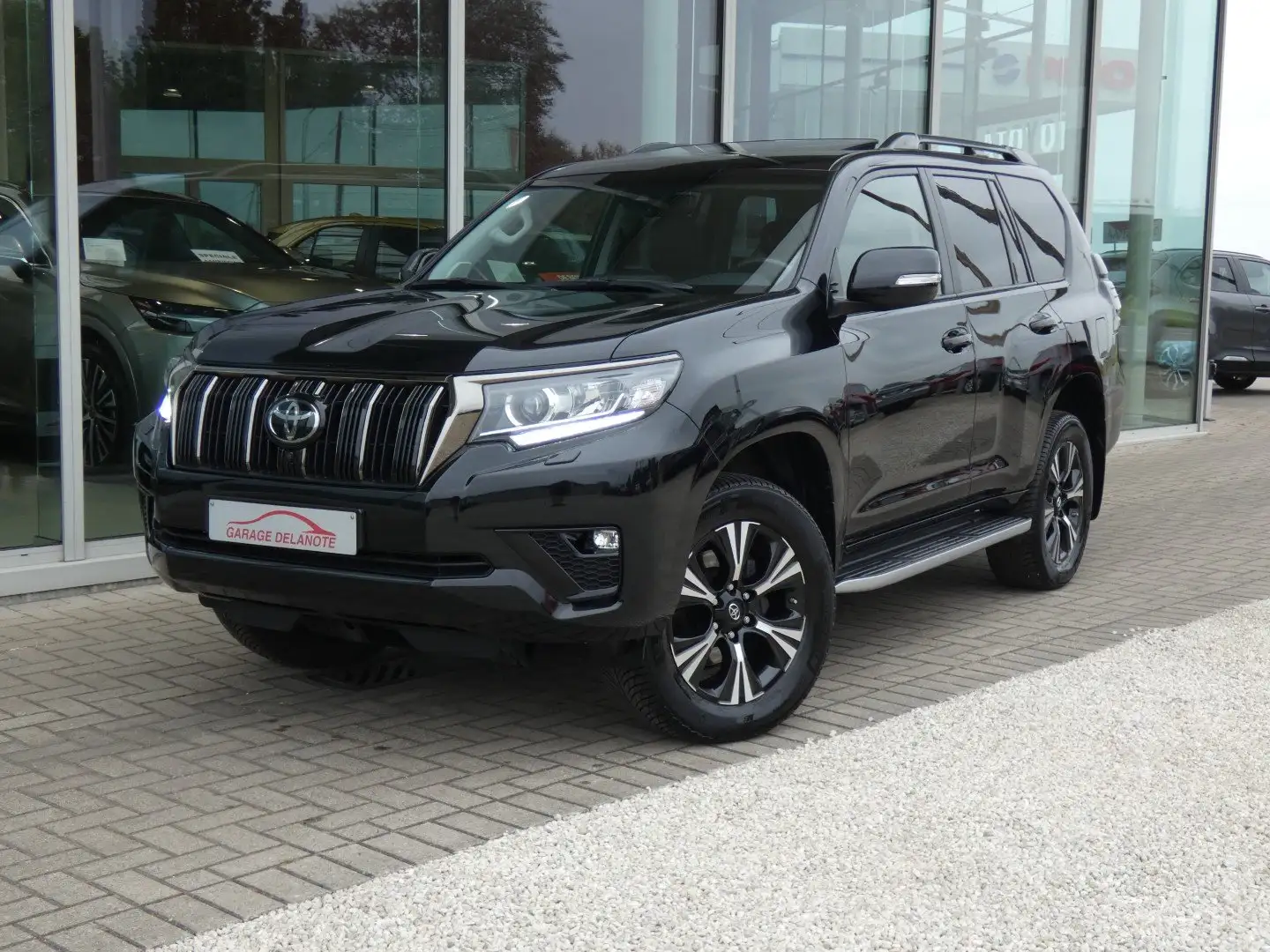Toyota Land Cruiser Automaat *Black Premium* +Leder +Luchtvering Zwart - 2