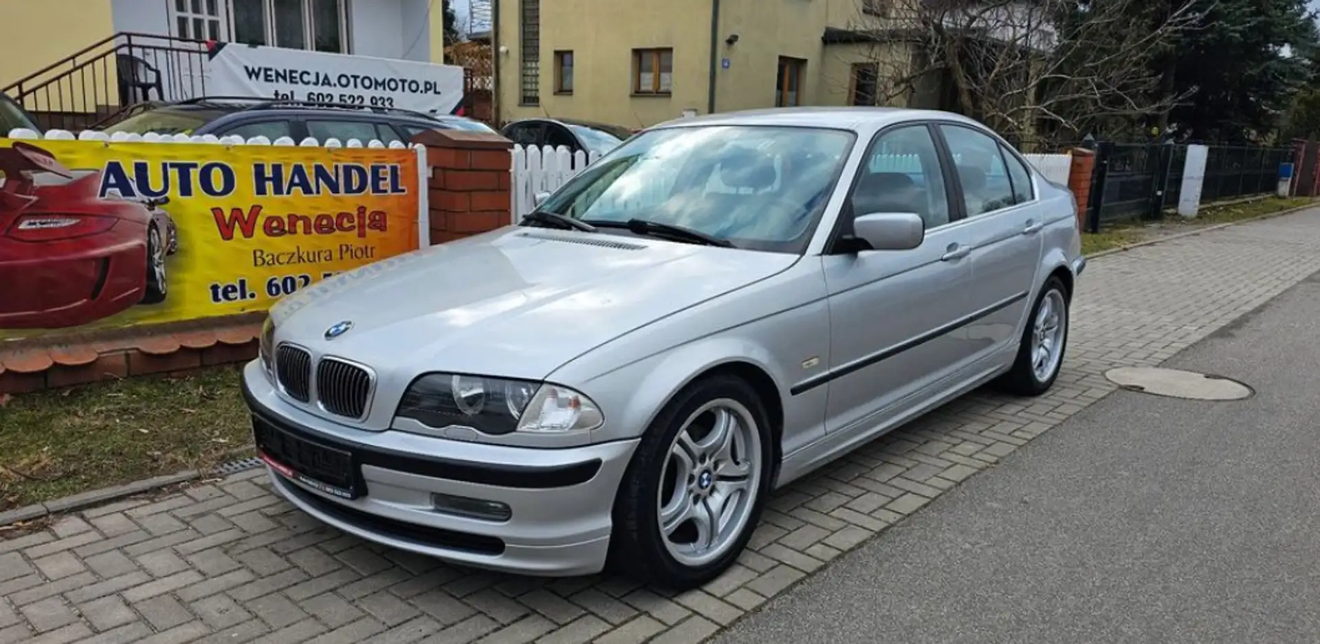 BMW 323 323i - 1